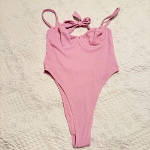H&M  underwire one-piece swimsuit Pink Now On The Back Size Small Ribbed Cut-out